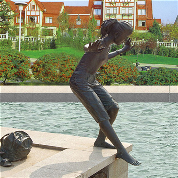 小女孩雕塑.jpg 小女孩雕塑.jpg