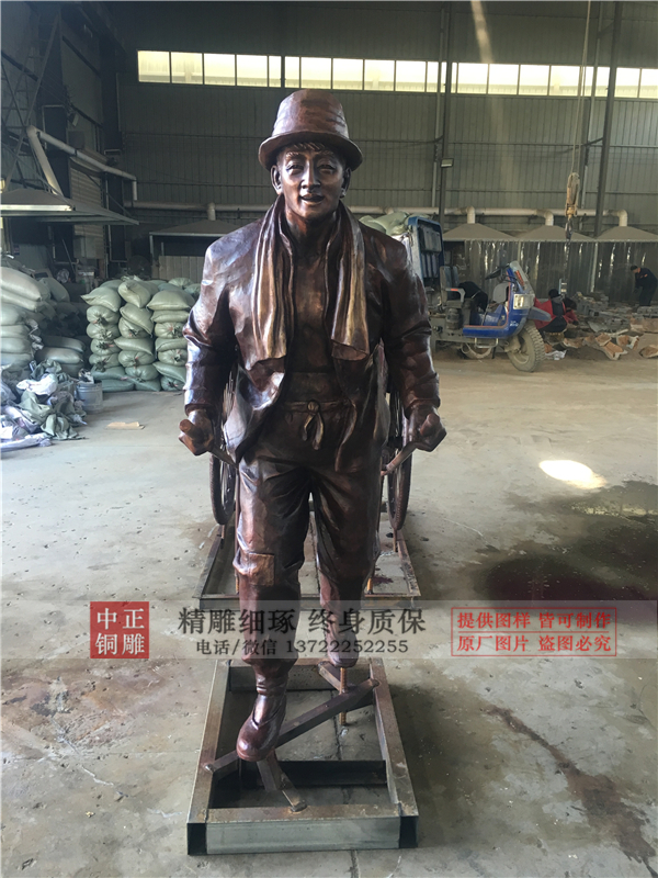 廣場拉車銅雕塑.jpg 廣場拉車銅雕塑.jpg