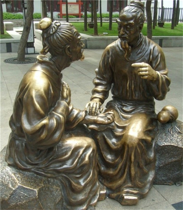 廣場(chǎng)懸壺濟(jì)世雕塑.jpg 廣場(chǎng)懸壺濟(jì)世雕塑.jpg
