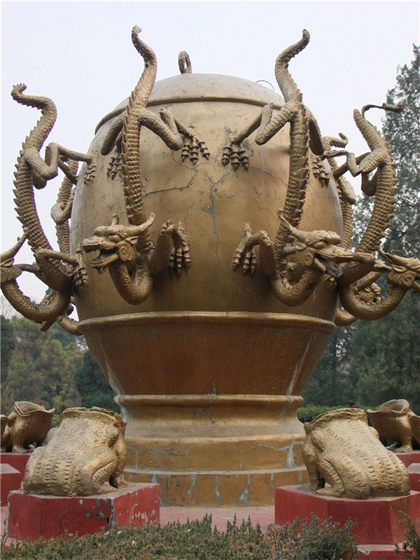 地動(dòng)儀雕塑圖片.jpg