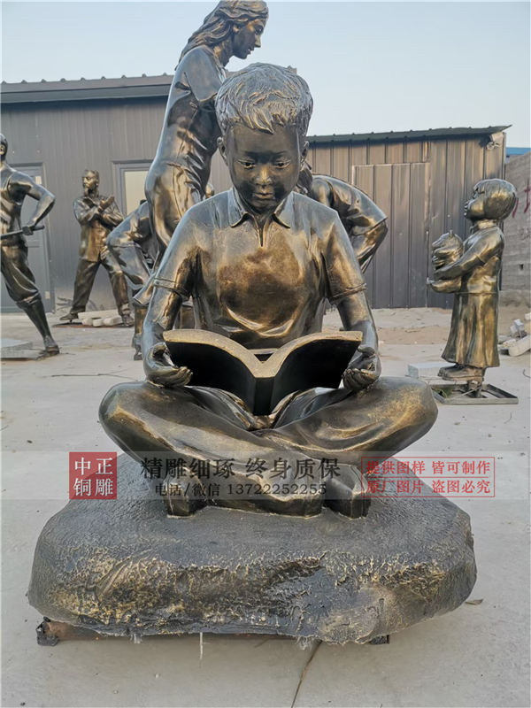 定做學(xué)生讀書雕塑.jpg 定做學(xué)生讀書雕塑.jpg