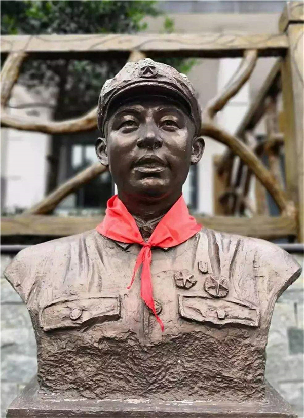 廣場雷鋒雕塑.jpg 廣場雷鋒雕塑.jpg