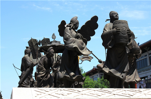 供應(yīng)廣場(chǎng)雕塑.jpg 供應(yīng)廣場(chǎng)雕塑.jpg