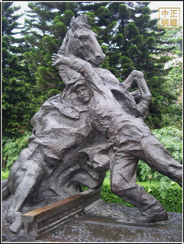 廣場(chǎng)公園現(xiàn)代人物銅雕塑.jpg 廣場(chǎng)公園現(xiàn)代人物銅雕塑.jpg