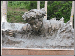 定做邱少云雕塑|名人雕塑